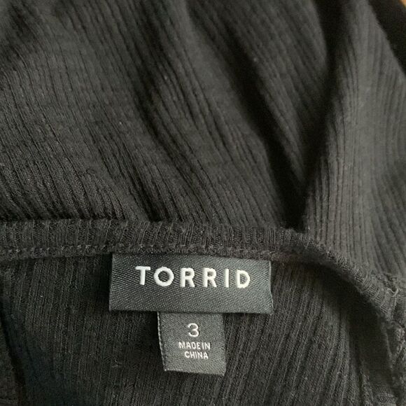 Torrid Size 3  Black Sleeveless Crotchet Front Tank Top Button Keyhole Back Used - Picture 7 of 9
